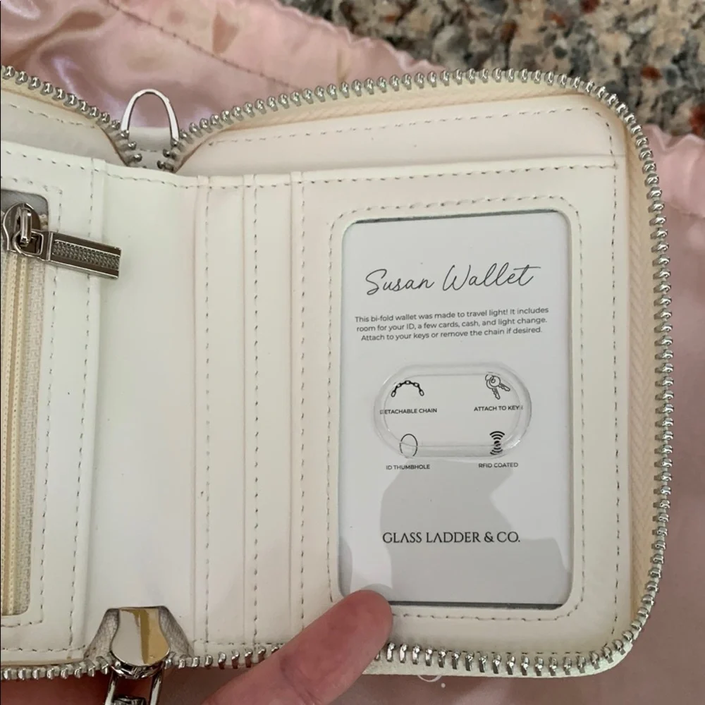 Glass Ladder & Co Susan Creme Bi-fold Wallet w RFID coating! NWT! - Picture 6 of 8
